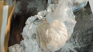 Două persoane arestate preventiv pentru trafic de droguri