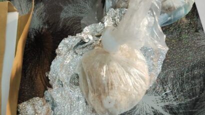 Două persoane arestate preventiv pentru trafic de droguri