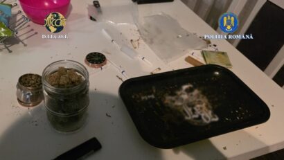 Trei tineri, dintre care doi sunt soldați, arestați preventiv pentru trafic de droguri