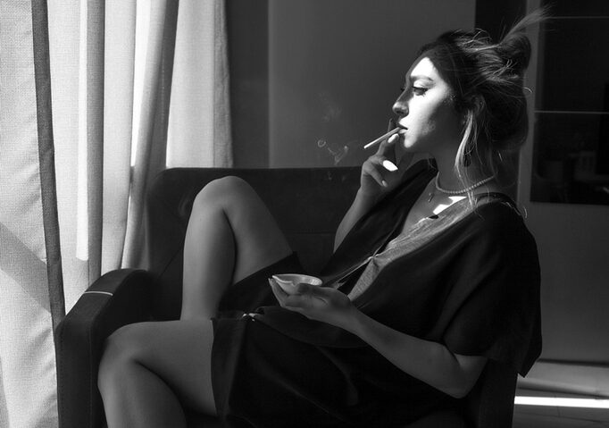 Medicii pneumologi avertizează: Mucegaiul și fumatul în casă ne îmbolnăvesc plămânii