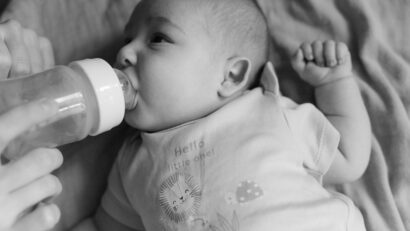 Danone retrage de pe piaţă o formulă de lapte praf pentru bebeluşi