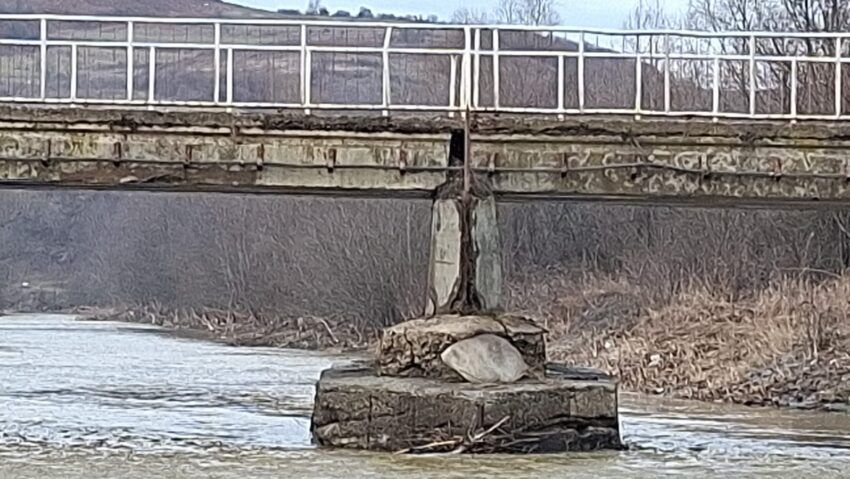 Pod degradat, trafic restricționat