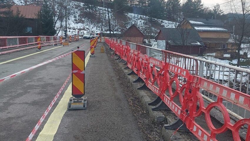 Circulația rutieră a fost reluată pe DJ 188 pe podul peste râul Vișeu