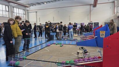 Competiţie regională de robotică la care vor participa peste 600 de liceeni