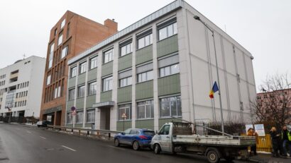 Sute de elevi se întorc din 16 februarie în școli renovate și modernizate