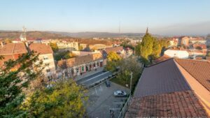 Ambulator, cantină socială și școli modernizate pentru comunitate