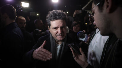 Protest la Cotroceni – președintele Nicușor Dan, față în față cu protestatarii