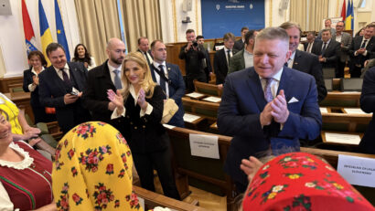 Premierul Robert Fico, moment inedit la întâlnirea cu slovacii din România