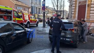 Grav accident de circulație în centrul Clujului! O tânără a fost strivită de mașină pe trotuar | VIDEO