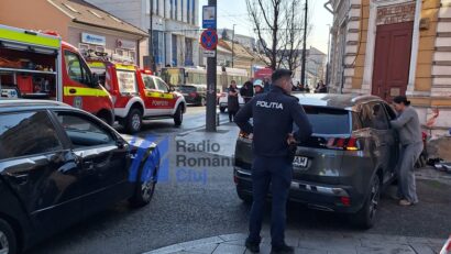 Grav accident de circulație în centrul Clujului! O tânără a fost strivită de mașină pe trotuar | VIDEO