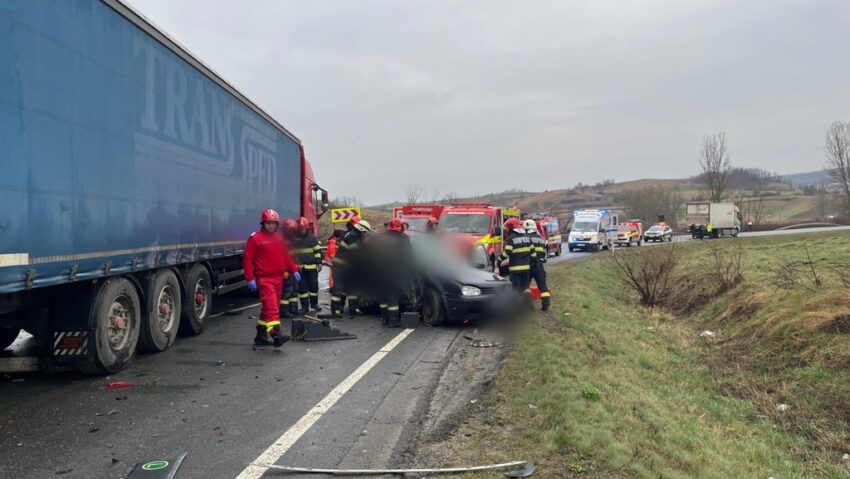 Cinci persoane decedate în urma unui grav accident rutier | VIDEO