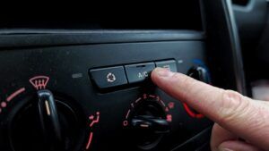 Utilizarea corectă a instalaţiei de aer condiţionat din mașină în sezonul primăverii