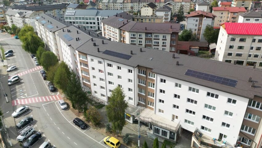 Peste 1.000 de locuitori din Borșa beneficiază de condiții mai bune, după ce 10 blocuri au fost reabilitate