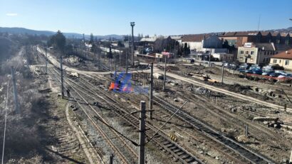 Cât mai așteptăm trenul spre Oradea?