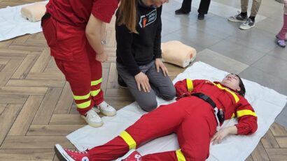 Lecţii care pot salva vieţi: sute de participanţi la Maratonul Resuscitării | AUDIO