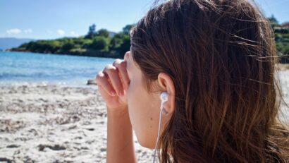 Volumul ridicat la căști dăunează auzului!