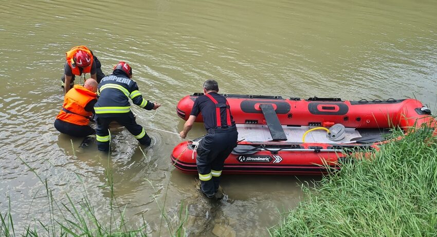 Bărbat găsit mort în râu