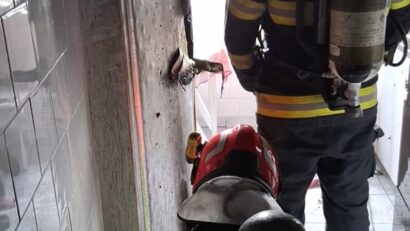 Persoane ajunse la spital după două incendii provocate de aragaze lăsate pornite