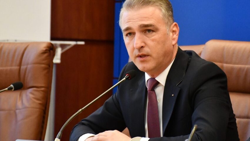 Administrația din Bistrița-Năsăud pierde aproape 600 de posturi