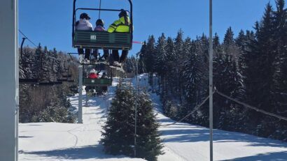 Se schiază în condiții foarte bune pe pârtiile din județul Maramureș