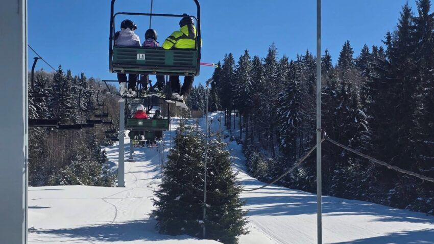 Se schiază în condiții foarte bune pe pârtiile din Maramureș