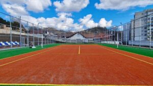 Cine va da numele terenului multifuncțional?