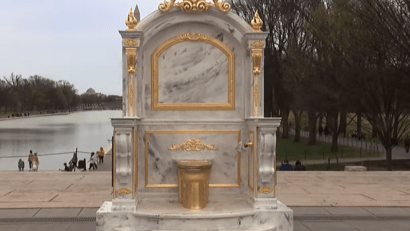 Tron-„toaletă” pe National Mall