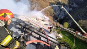 Incendiu puternic la mănăstirea Bistrița din județul Vâlcea