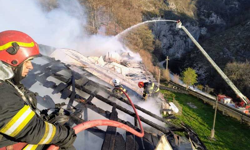 Incendiu puternic la mănăstirea Bistrița din județul Vâlcea