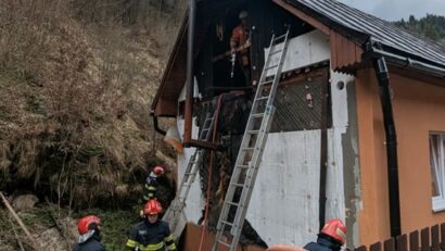 Incendiu la o locuință. O femeie a suferit un atac de panică