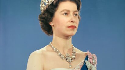 Regele Charles onorează memoria mamei sale