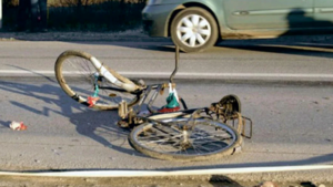 Biciclist de 31 de ani, lovit mortal de o mașină