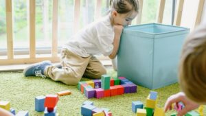 Copiii pot deveni arhitecți pentru o zi, inspirați de filmul „Arco”