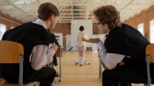 Peste o sută de elevi reuniți la Cluj Open – turneul de dezbateri academice