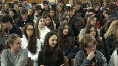 #Staisigurpenet: 200 de elevi clujeni la dezbaterea despre siguranța online, organizată la Radio Cluj
