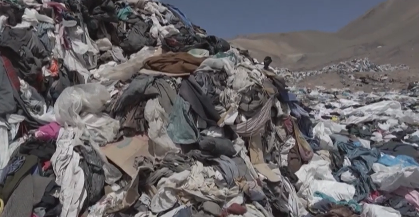 Deșertul Atacama, sufocat de haine vechi