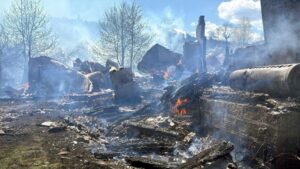 Incendiu devastator: peste 30 de case au ars şi 300 de persoane au fost evacuate!