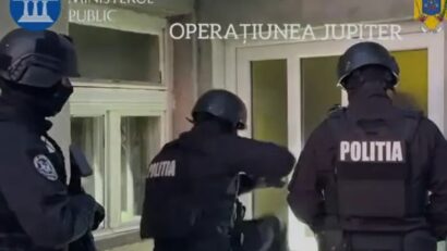 Percheziții la comercianți care vând haine fake