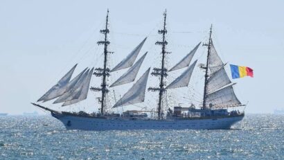 Nava-școală „Mircea” pleacă în misiune peste Atlantic