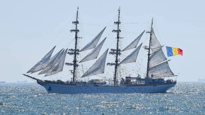 Nava-școală „Mircea” pleacă în misiune peste Atlantic