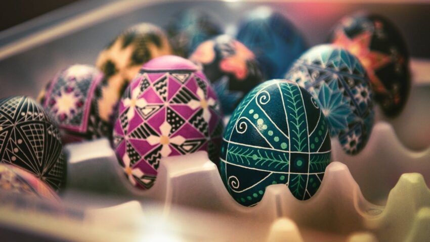 Ouă negre: tradiţie unică de Paşte, transmisă din generație în generație