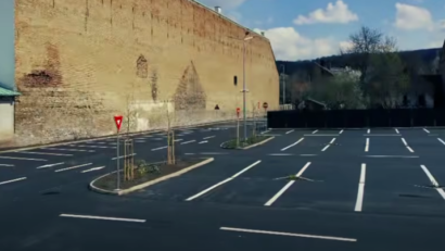 Mai multe locuri de parcare în oraș