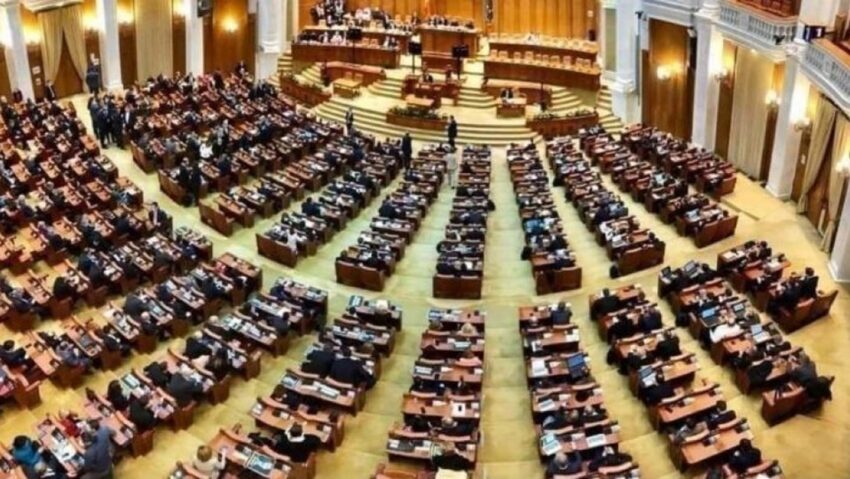 Moțiunea de cenzură a fost prezentată în Parlament