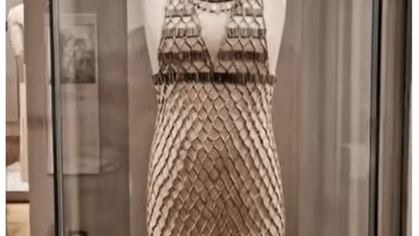 A fost descoperită o rochie antică din plasă, veche de milenii