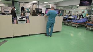 Pacient decedat după ce s-a aruncat de la etaj