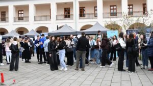 „Târgul de Viitor” – Universități și angajatori, față în față cu tinerii | FOTO