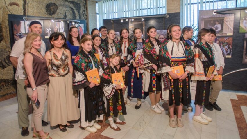 „Copilăria Azi” – Vernisaj Expoziție de Fotografie la Galeria Radio Cluj