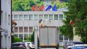 Sute de concedieri și conflict de muncă la unul dintre cei mai mari angajatori din județ