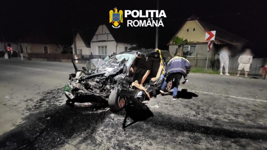 Accident grav cu cinci victime după coliziunea dintre un autoturism și un autobuz