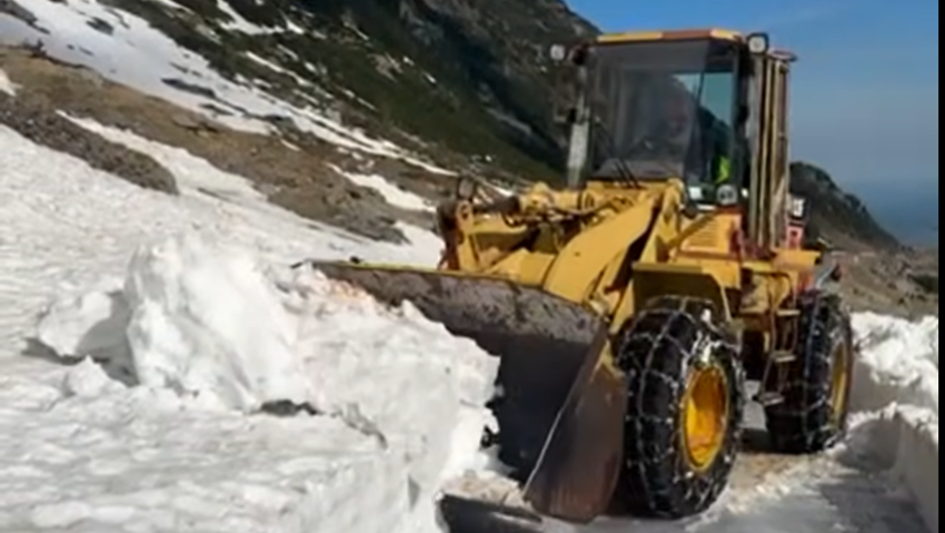 A început deszăpezirea Transfăgărășanului